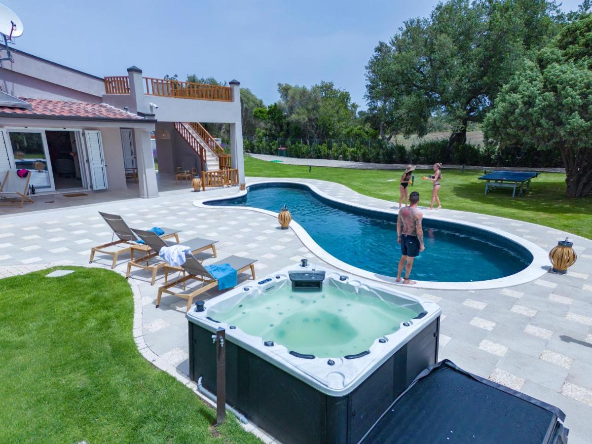 Villa Golden Root Real Estate سان تيودورو المظهر الخارجي الصورة