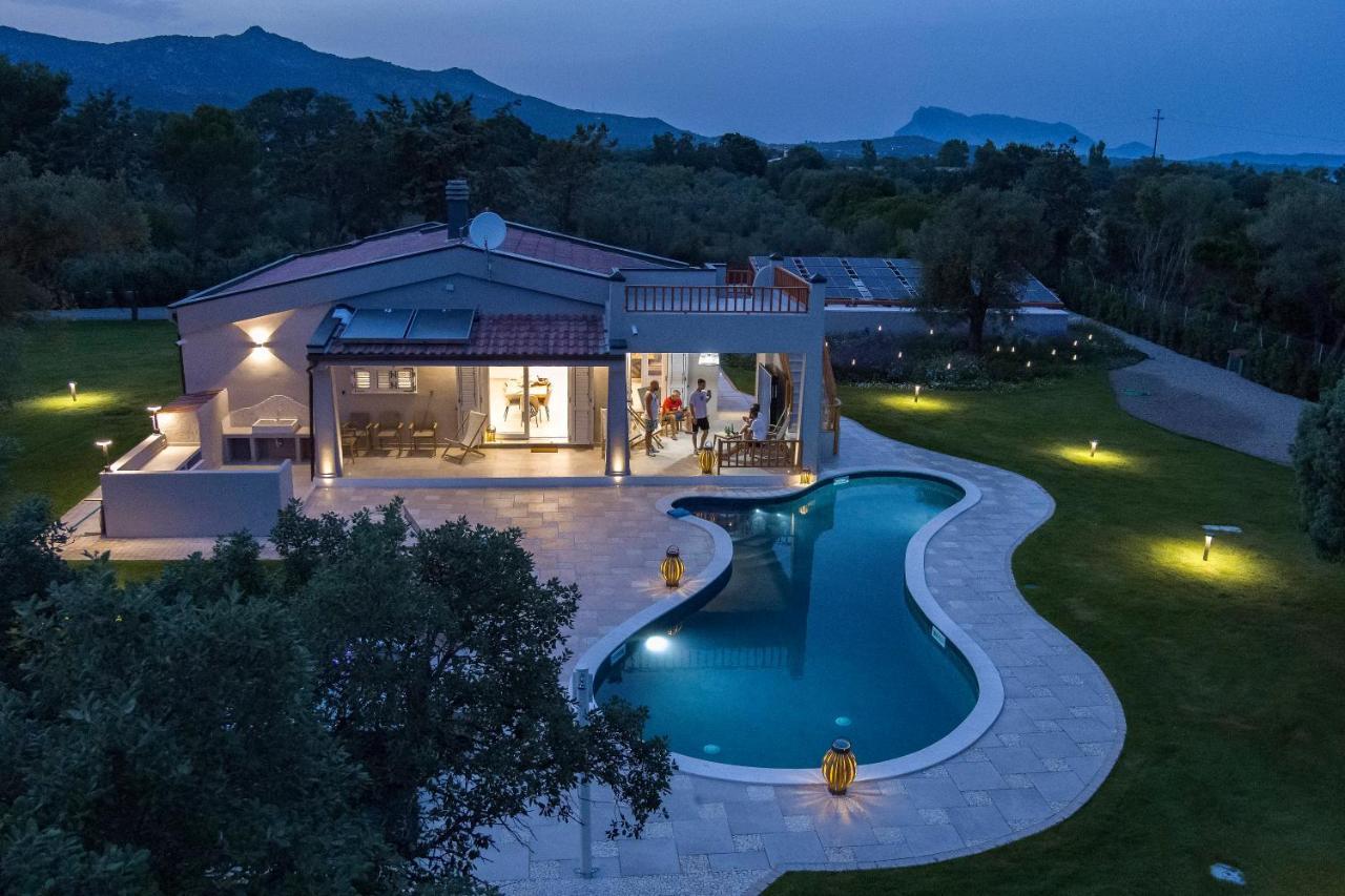 Villa Golden Root Real Estate سان تيودورو المظهر الخارجي الصورة